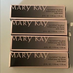 4-Nourishing Lip Gloss